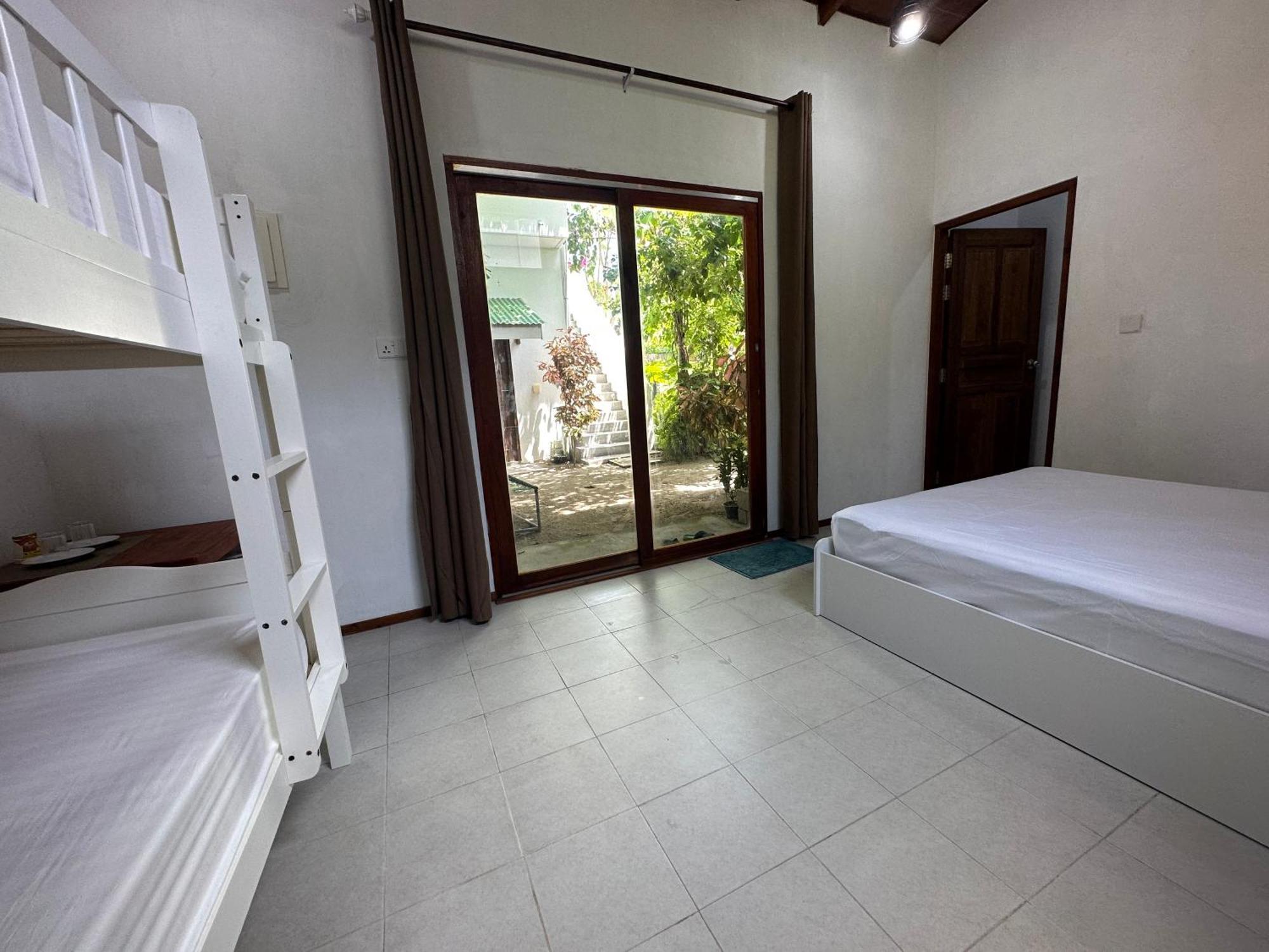 Aqua Oasis Hotel Thoddoo Exterior photo